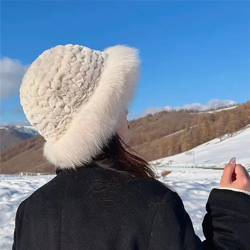 Women’s Winter Plush Bucket Hat – Stylish Warm Black Cap for Cold Weather